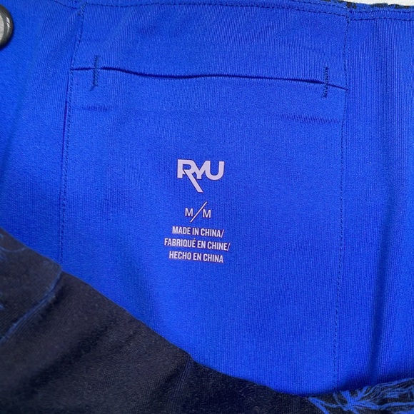 RYU dark blue athletic leggings with blue rose print on front and back Size M. - Picture 4 of 4